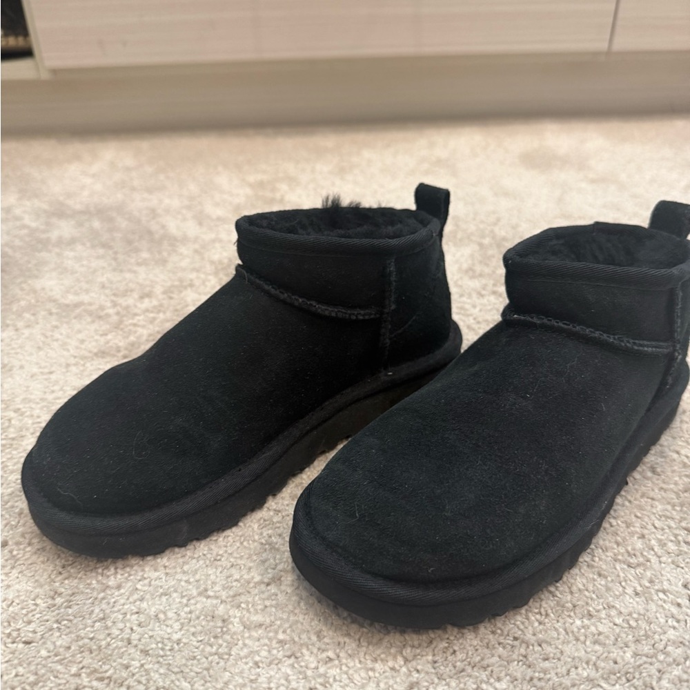 Black womans ugg EUC